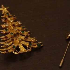 Christmas tree Pen or Brooch & a small Heart Pen Lot P1